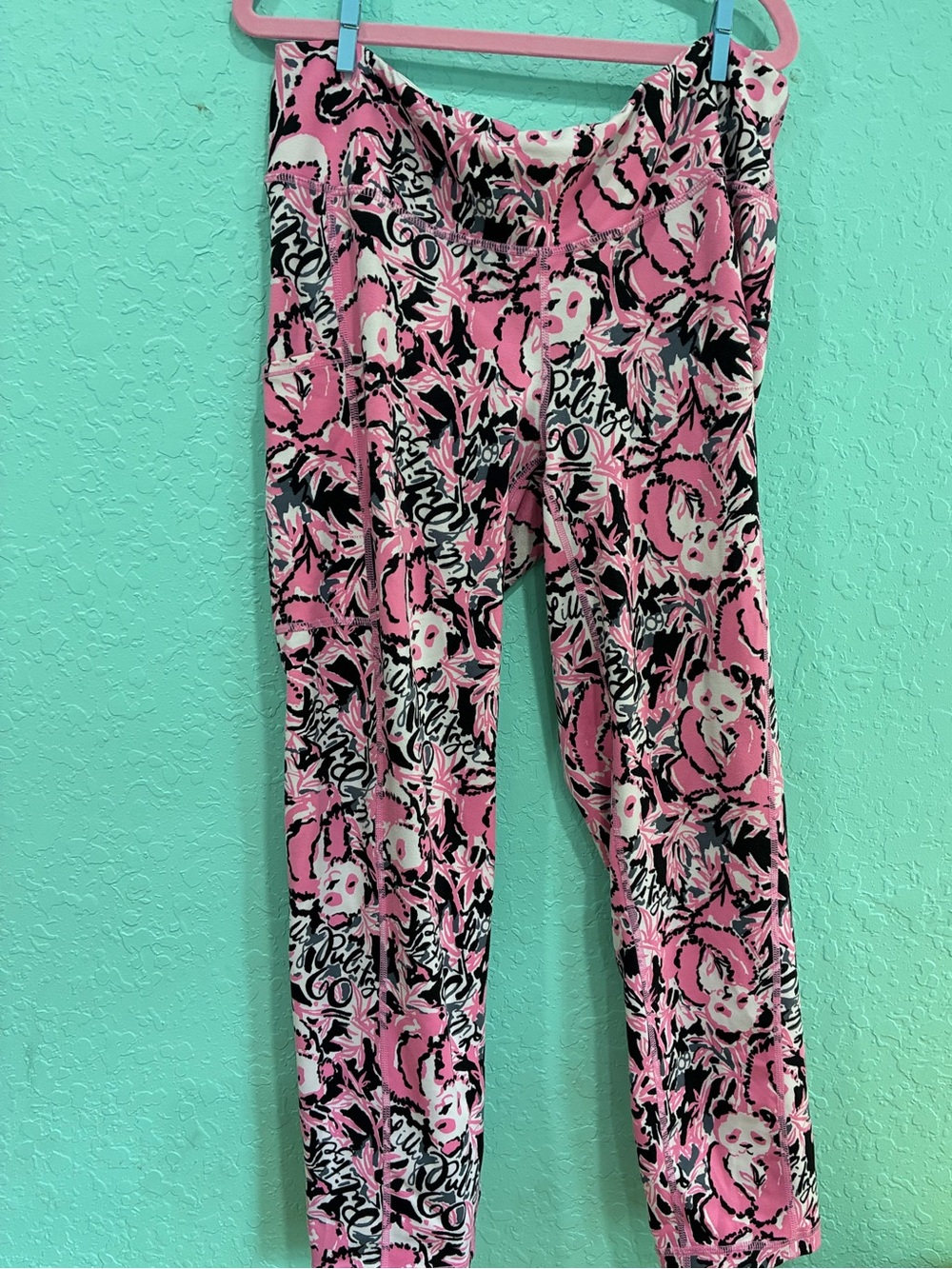 Lilly Pulitzer Luxletic Leggings L pink black Panda active yoga athletic women’s